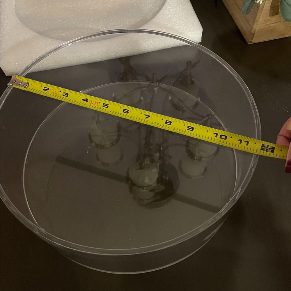 One (1) ROUND Cake stand - Fillable Acrylic cake stand - Picture 5 of 7